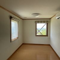 千葉県富津市竹岡の売買物件/１階の居室のひとつ。ゲストルームとしても十分な広さ