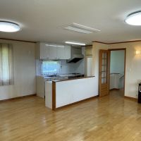 千葉県富津市竹岡の売買物件/２階にあるもうひとつのLDKの様子。こちらも広々