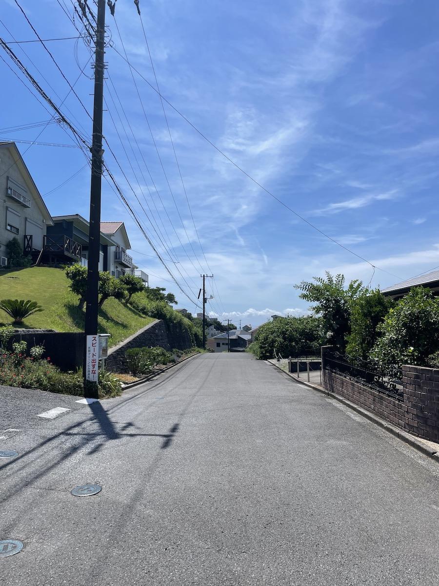 千葉県富津市竹岡の売買物件/前面道路を西側に眺める