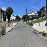 千葉県富津市竹岡の売買物件/前面道路を東側に眺める