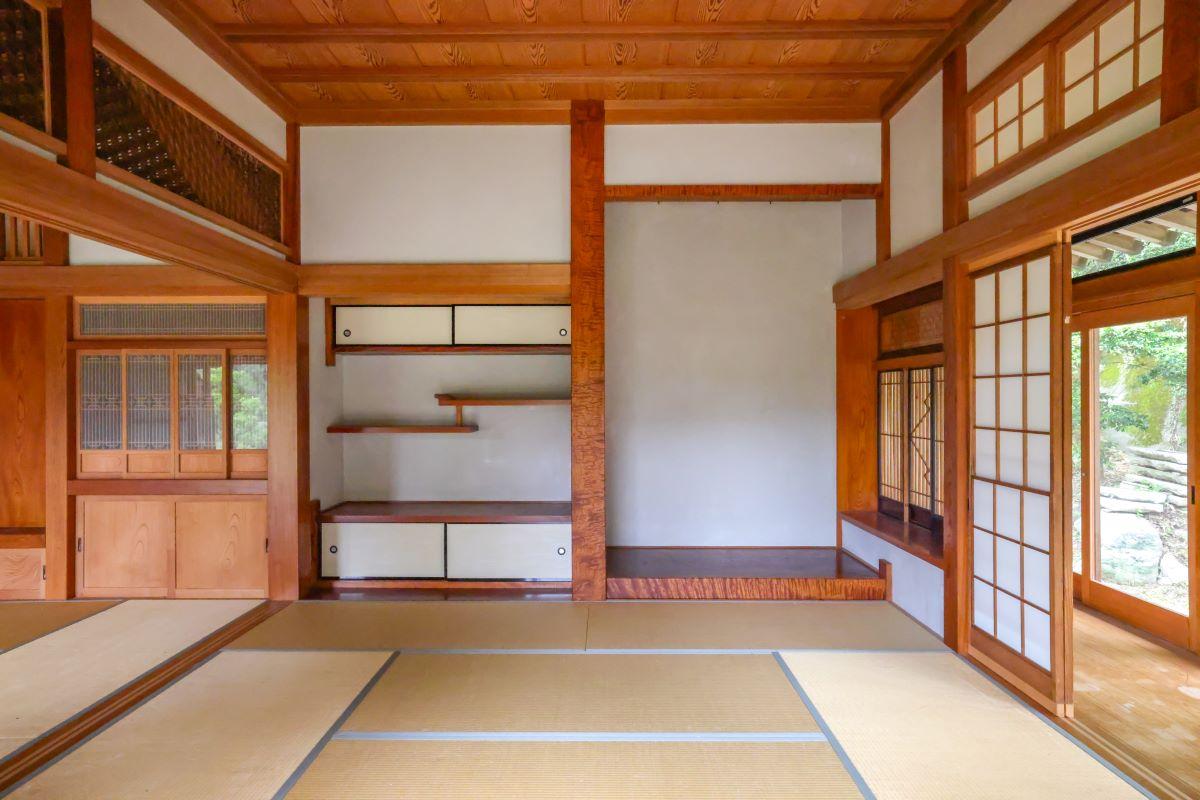 大網白里市萱野の売買物件/床の間。ここなら掛け軸はもちろん、西洋画もフィギュアも映えます