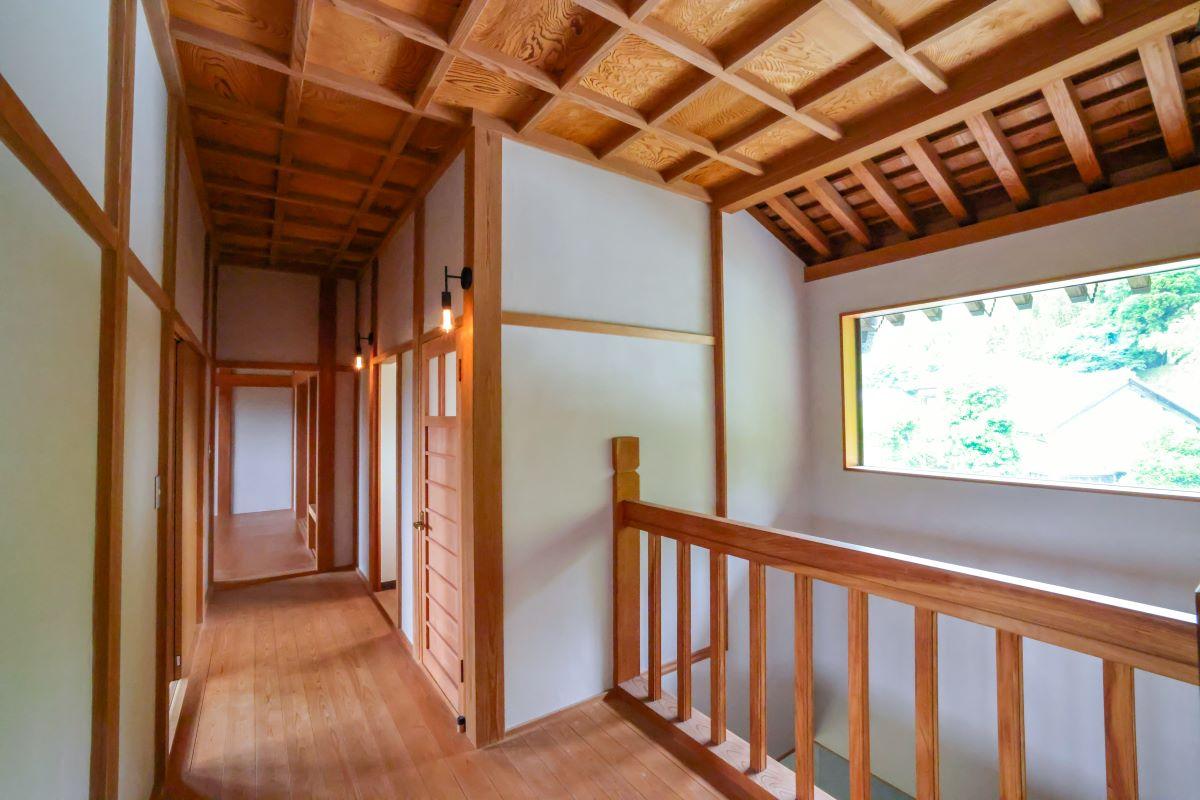 大網白里市萱野の売買物件/二階廊下。二階だって素敵さに隙はありません