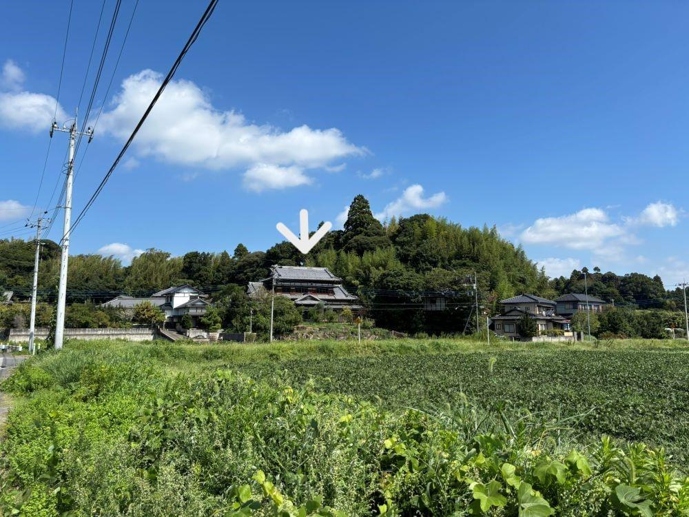 大網白里市萱野の売買物件/畑越しにみる物件