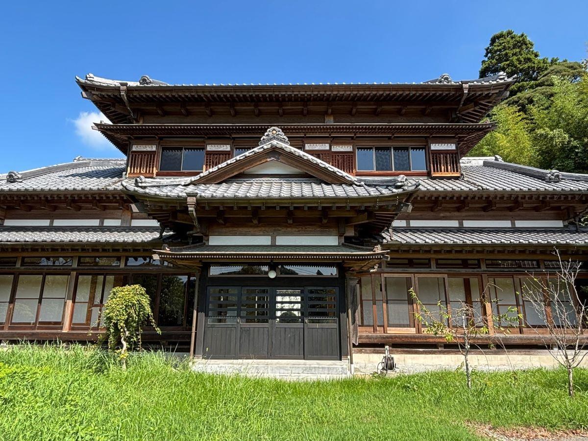 大網白里市萱野の売買物件/風格のある外観。細部までこだわりの建築美をぜひご覧いただきたい