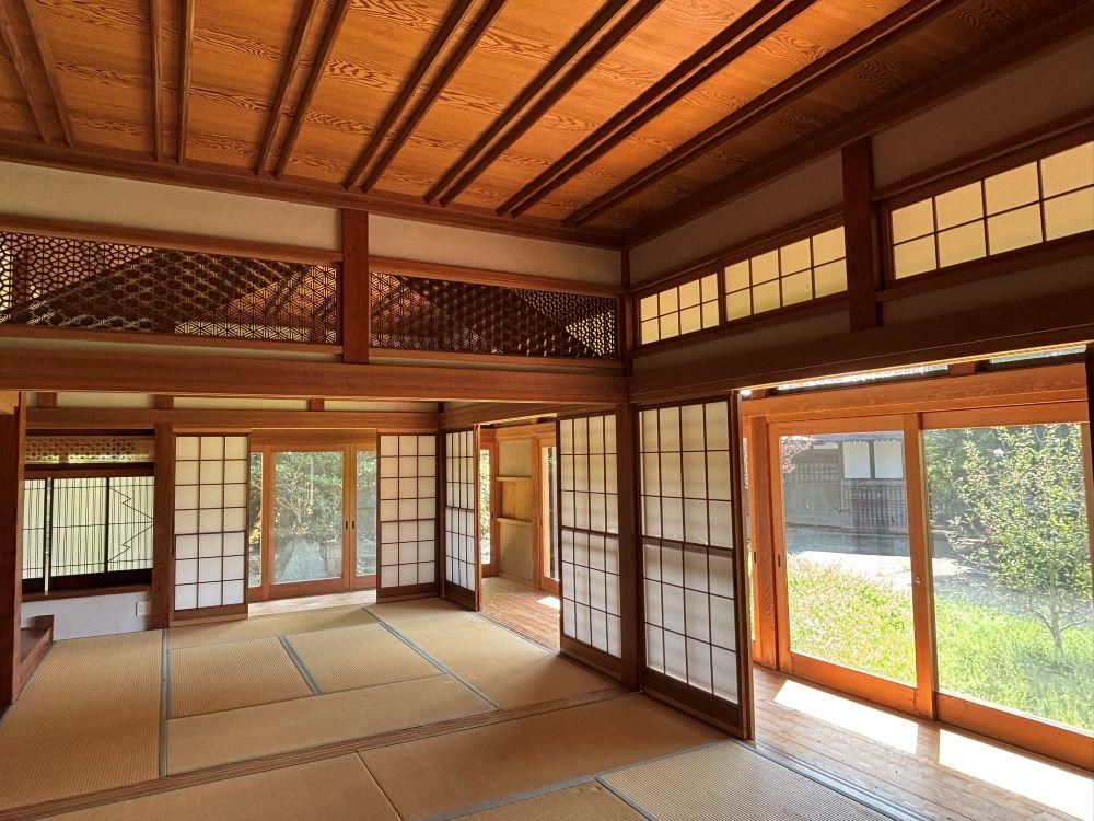 大網白里市萱野の売買物件/玄関を入り東側の和室二間