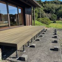 千葉県鴨川市京田の売買物件/リビングの外には縁側を思わせるデッキ