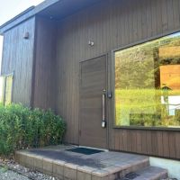 千葉県鴨川市京田の売買物件/リビングと反対に回るとスタイリッシュな玄関が現れます