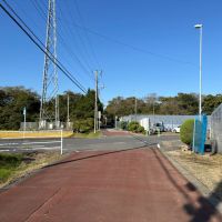 大網白里市細草の売買物件/横に太く走るのが広域農道。縦の細い道路の奥が物件方面