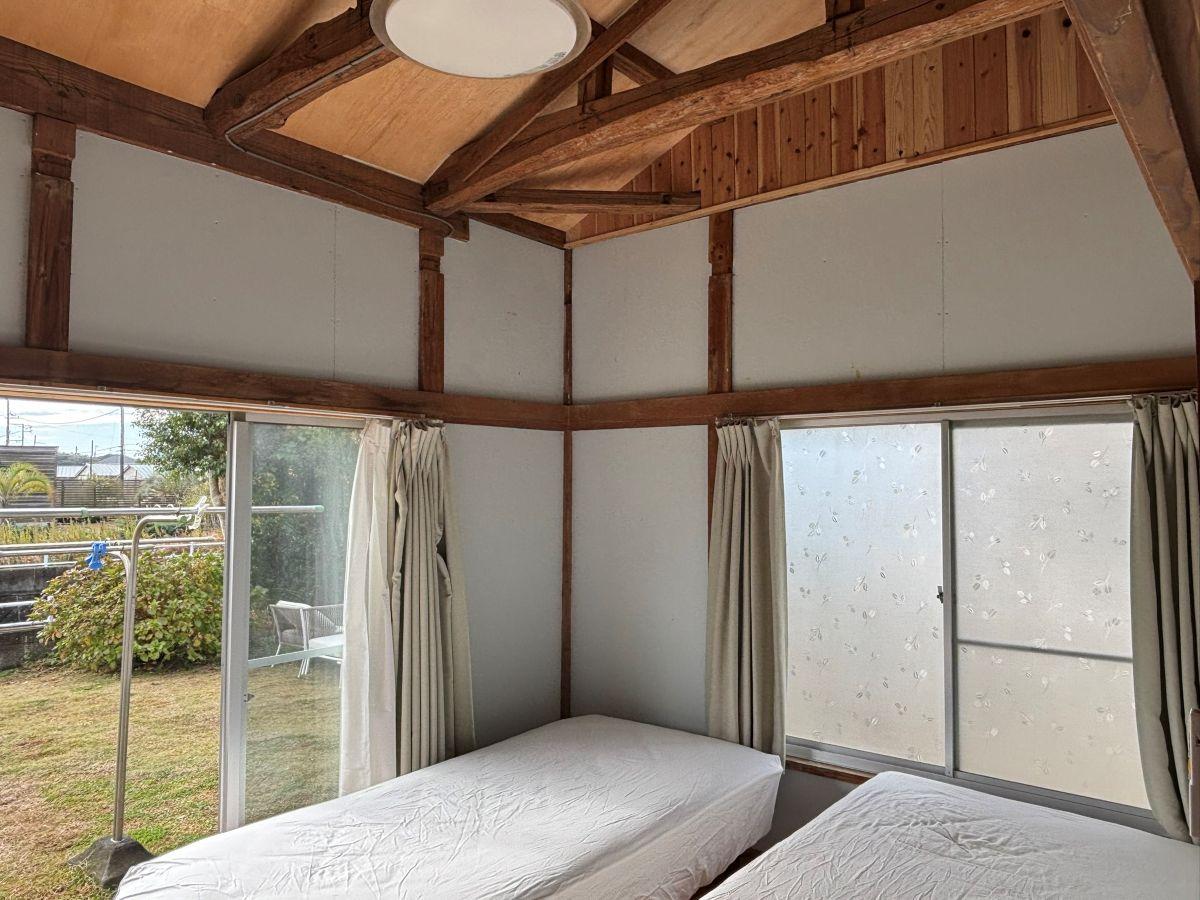 千葉県長生郡一宮町東浪見の売買物件/寝室。コンパクトながら天井が高いので圧迫感を感じません