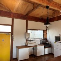 千葉県長生郡一宮町東浪見の売買物件/キッチンはシンプル。コンロは置き型