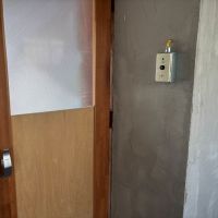 千葉県長生郡一宮町東浪見の売買物件/シャワールームのスイッチと扉