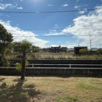 千葉県長生郡一宮町東浪見の売買物件/室内からはこんな景色。川は東日本大震災以降の防災工事で堤防が１段高くされています