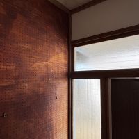 千葉県長生郡一宮町東浪見の売買物件/元々の玄関。壁が有孔ボードになっていて使い勝手よし