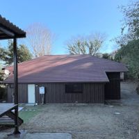 千葉県富津市海良の売買物件/物件建物の裏側の様子。左に見えているのが「ととのうデッキ」です