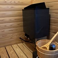 千葉県富津市海良の売買物件/サウナ室に備えられた電気ヒーター。ストーンを載せれば、セルフロウリュも可能です