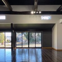 千葉県富津市海良の売買物件/リビング隣の居室。ダイキンのエアコンが備え付けられています