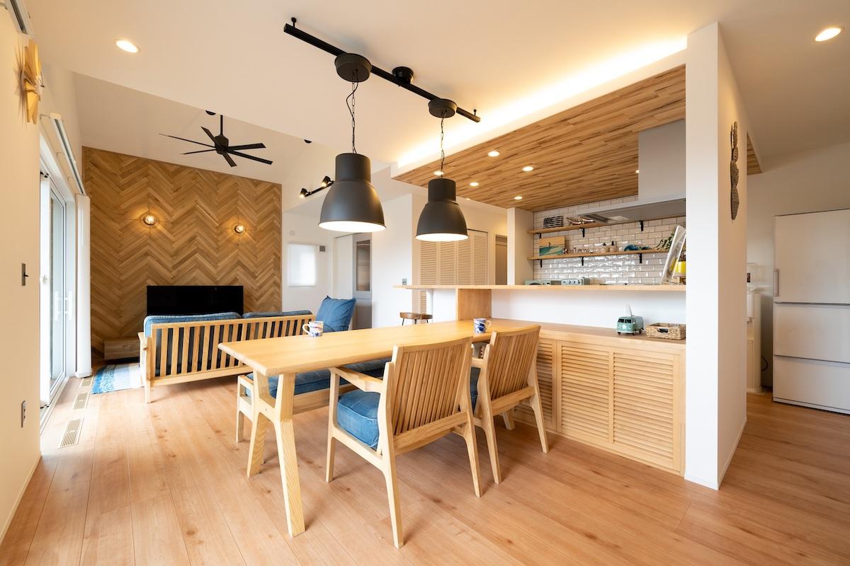 千葉県東金市前之内の売買物件/この物件の中心は明るく広々な、このリビング