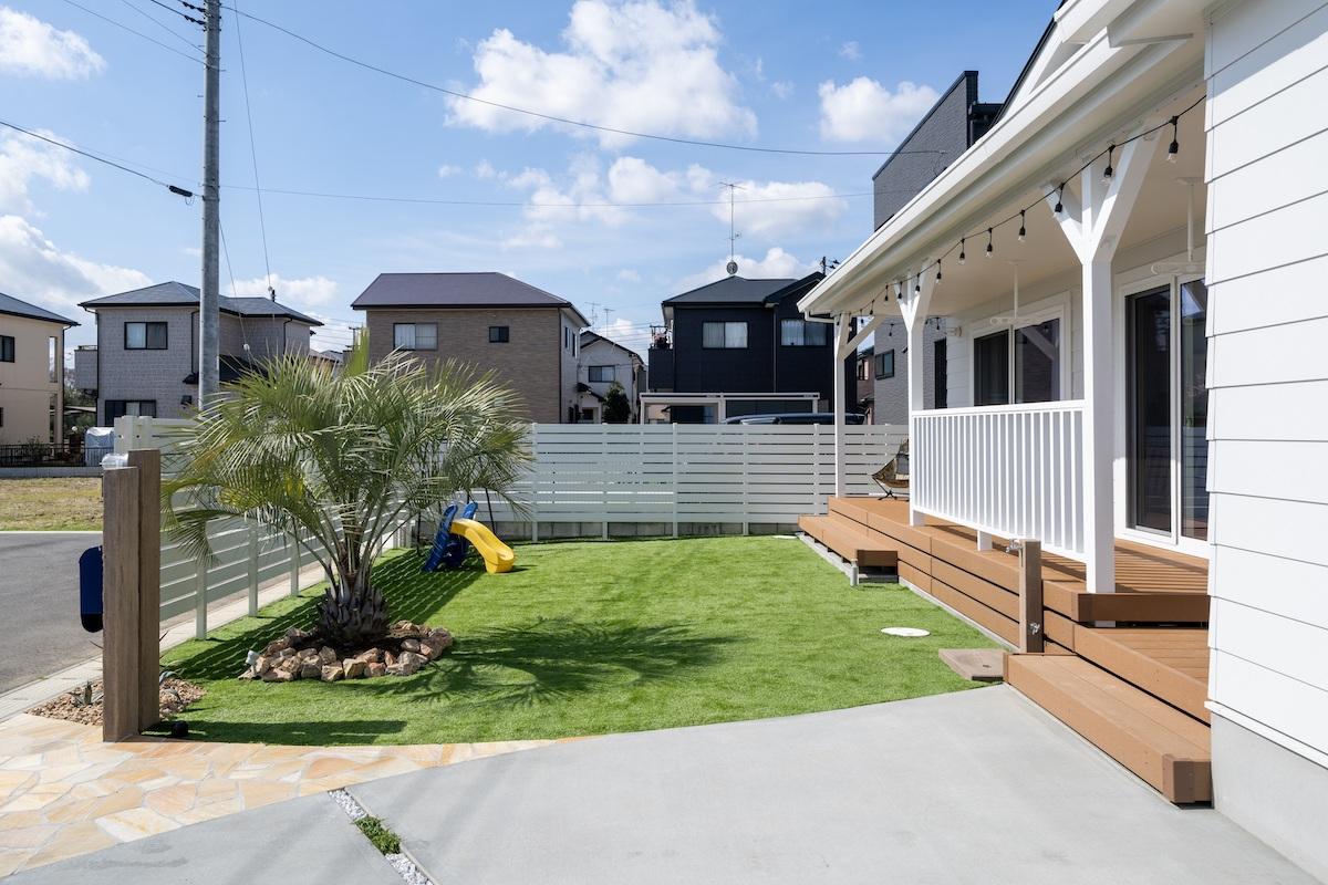 千葉県東金市前之内の売買物件/コンパクトながらも整えられている前庭