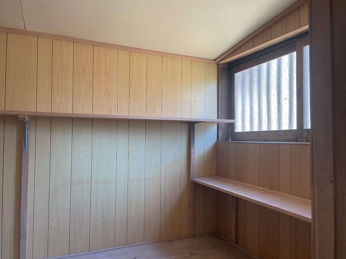 千葉県茂原市三ヶ谷の売買物件/玄関入ってすぐ右側になる納戸。きれいに直されており、そのまま使えそう