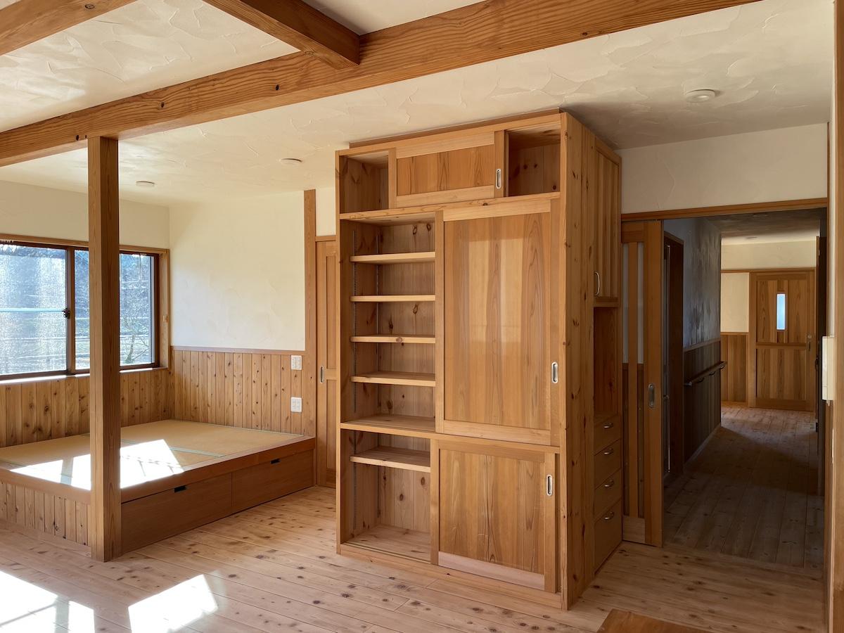 千葉県長生郡一宮町一宮の売買物件/白と木の色の２色がスッキリ感をましてる