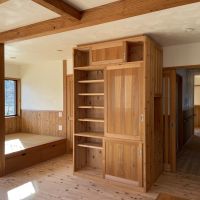 千葉県長生郡一宮町一宮の売買物件/白と木の色の２色がスッキリ感をましてる