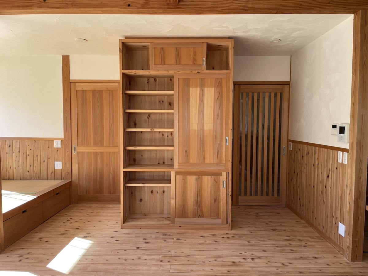 千葉県長生郡一宮町一宮の売買物件/リビングの収納もたくさん