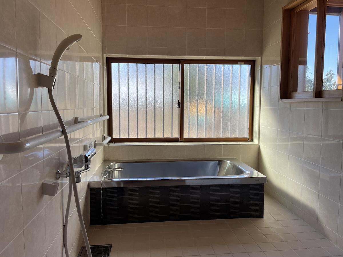 千葉県長生郡一宮町一宮の売買物件/浴室も広々で窓