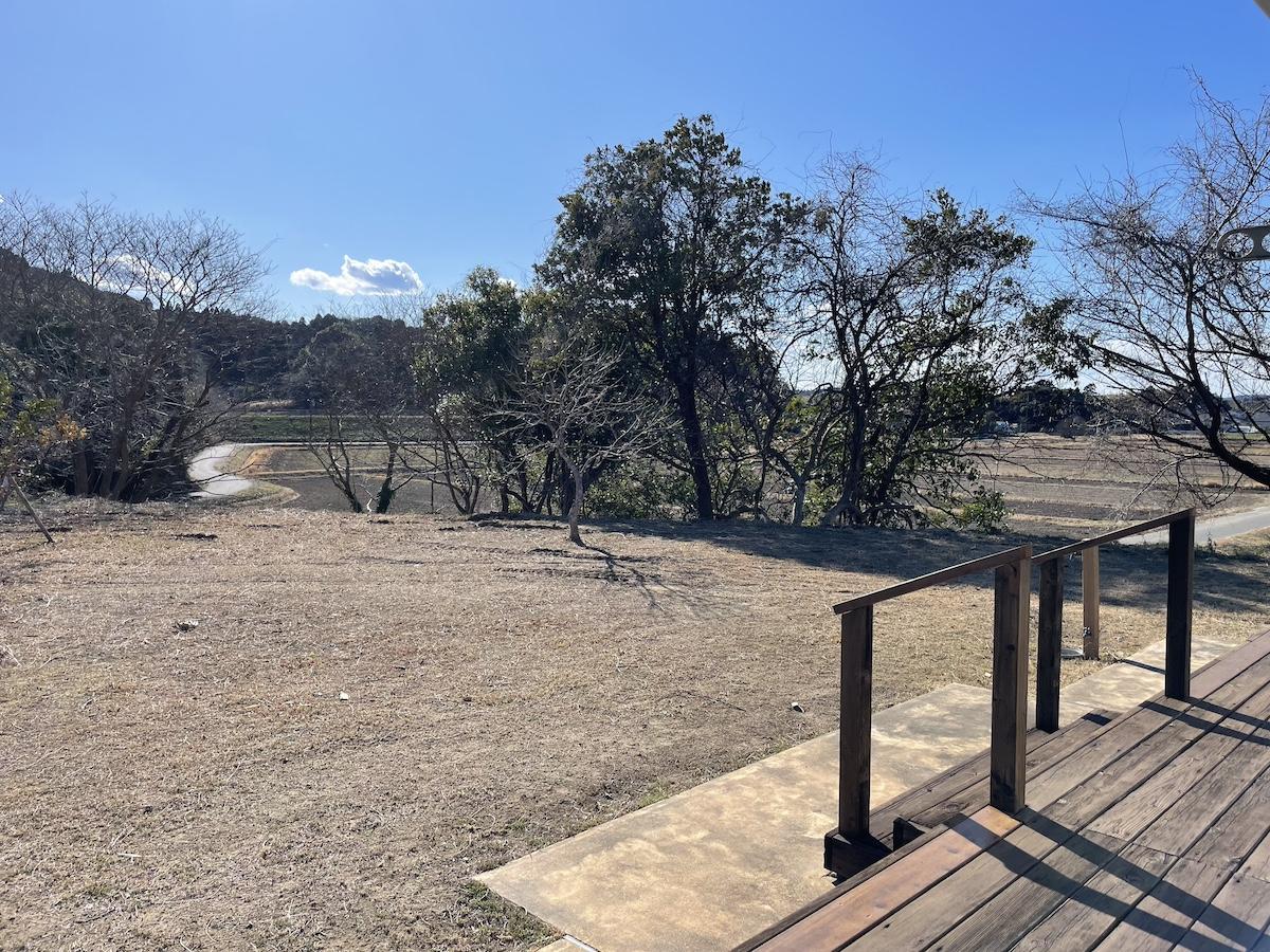 千葉県長生郡一宮町一宮の売買物件/リビングからつながっているウッドデッキからの眺め