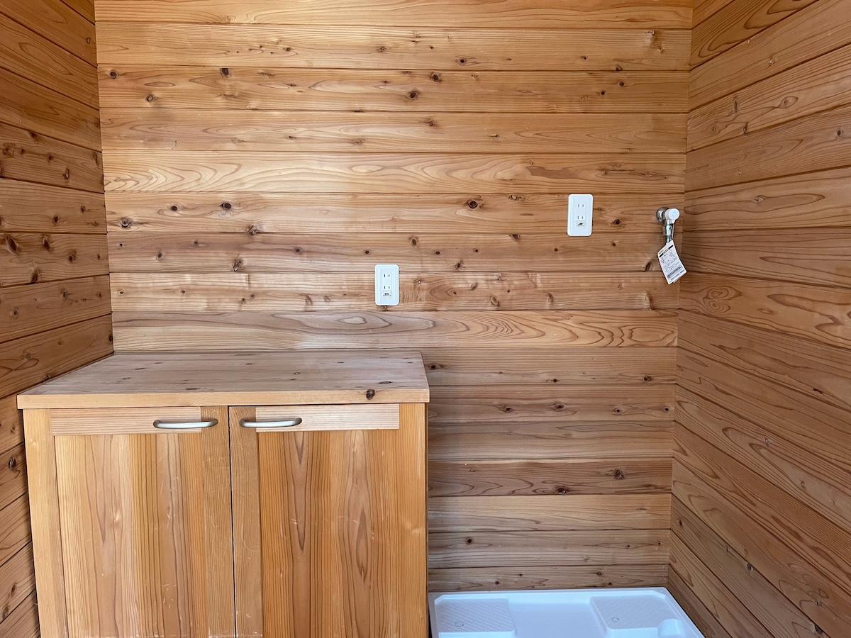 千葉県長生郡一宮町一宮の売買物件/洗濯置き場も木で囲まれてる