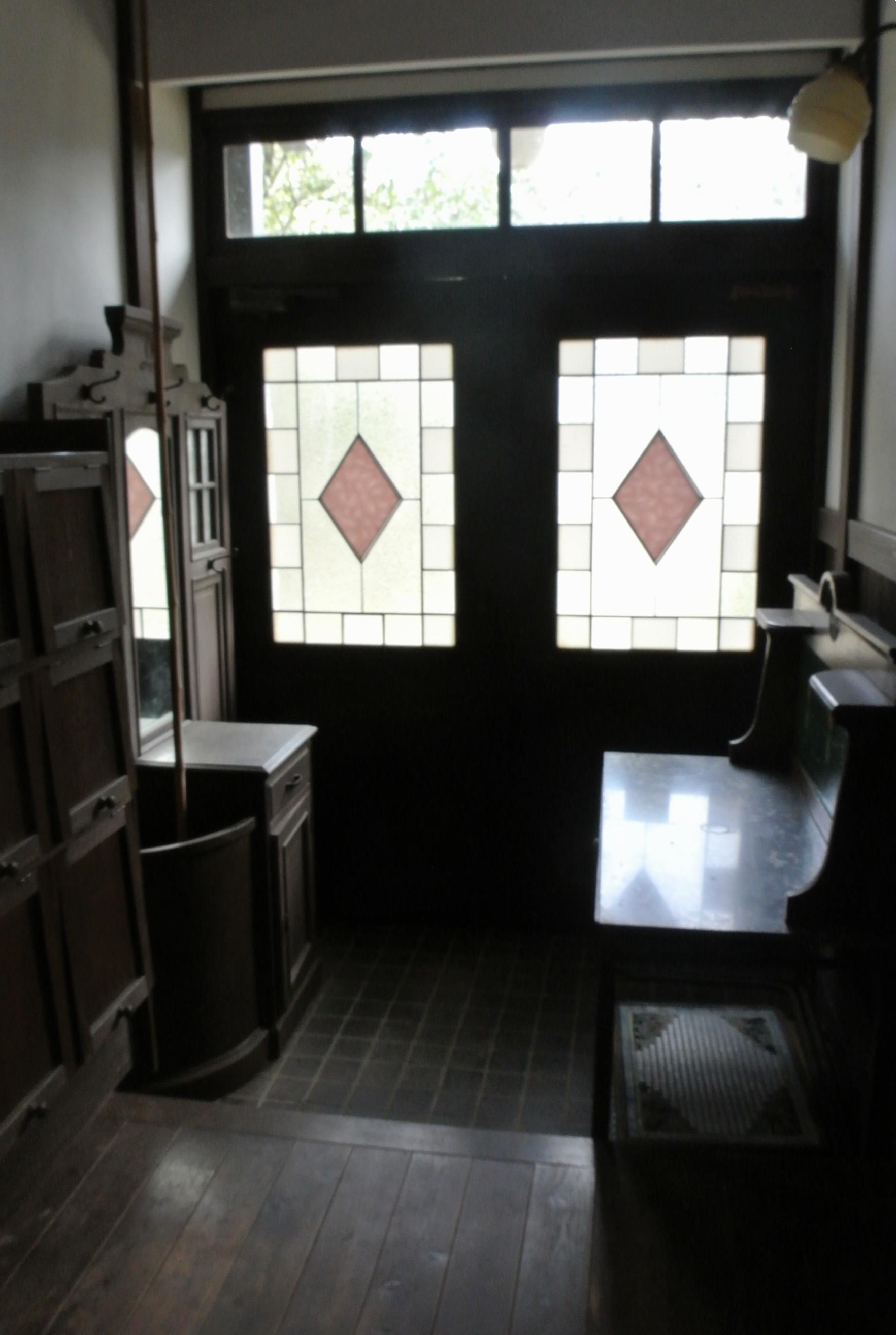 千葉県八街市根古谷の売買物件/玄関を内側から