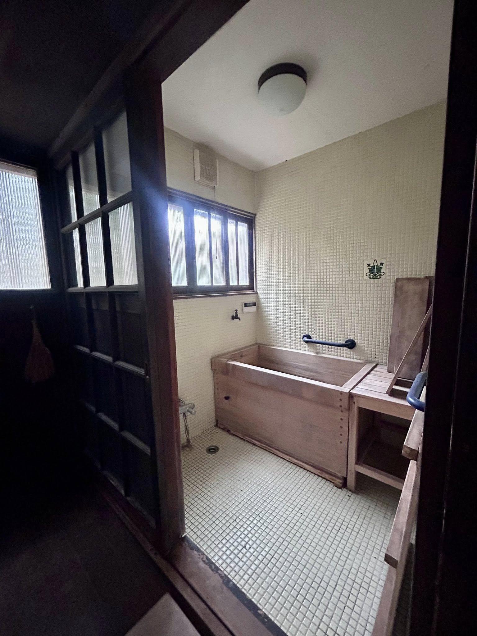 千葉県八街市根古谷の売買物件/樹齢2000年の古代檜の風呂