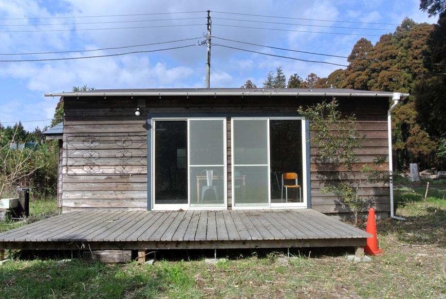 千葉県八街市根古谷の売買物件/広いウッドデッキ