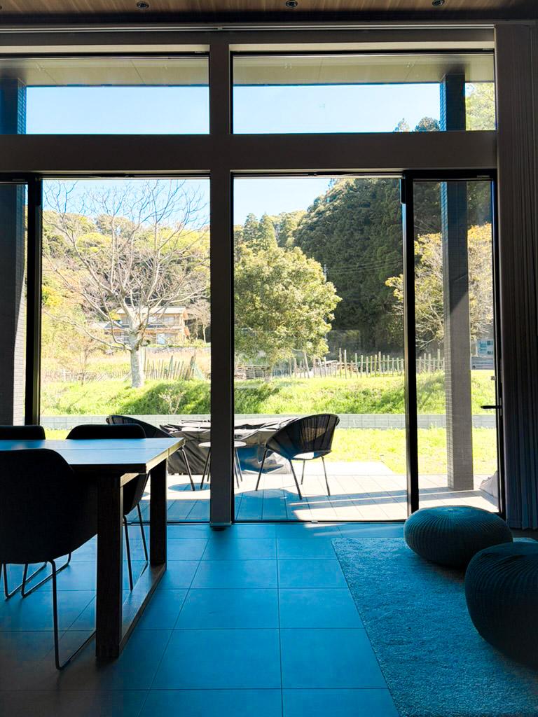 千葉県富津市鶴岡の売買物件/大きな窓で開放感のあるリビングダイニング