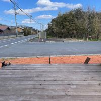 千葉県匝瑳市新堀の売買物件/入り口にウッドデッキ