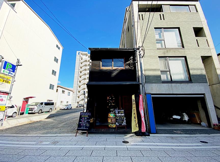 黒塗りの町家に秘める可能性 (福岡市博多区上呉服の物件) - 福岡R不動産