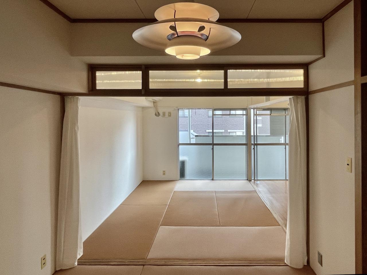 亜麻色の畳が落ち着きます。