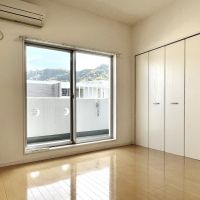 福岡市城南区南片江の賃貸物件/洋室1（別部屋の写真になるため、窓からの眺望が違います。）