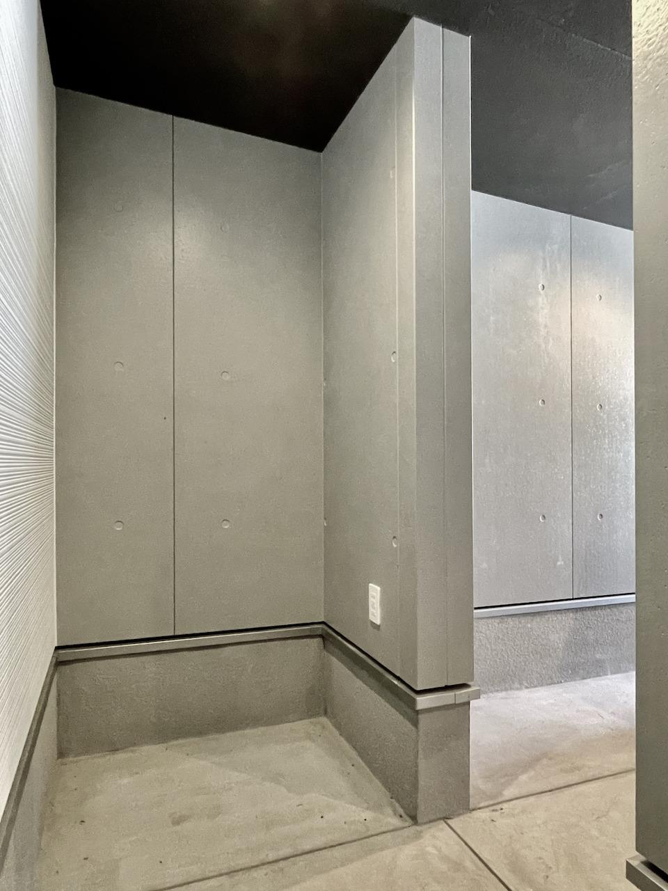 福岡市西区今宿の賃貸物件/ガレージ奥にはバイクガレージ。コンセントも嬉しい。