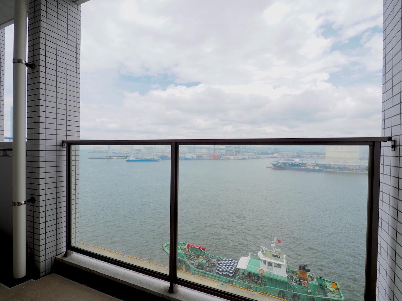 福岡市中央区長浜の賃貸物件/バルコニーがシースルーで海がしっかりみえます。