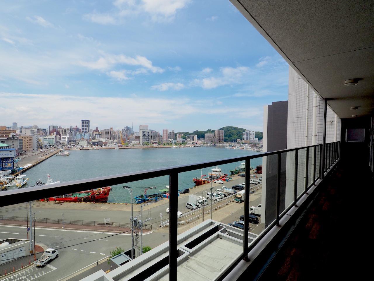 福岡市中央区長浜の賃貸物件/共用部からもこの景色。海に囲まれてます。