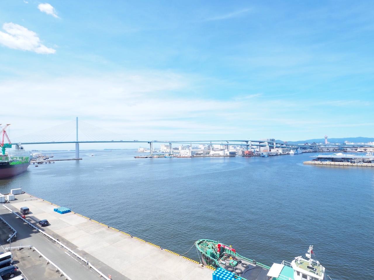 福岡市中央区長浜の賃貸物件/奥には荒津大橋。夜のロケーションも楽しみですね。