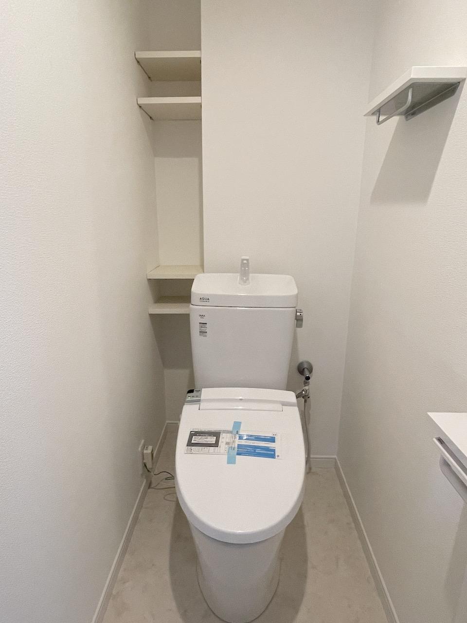 温水洗浄器付き便座。