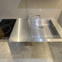 福岡市博多区比恵町の賃貸物件/ステンレス製のコンパクトキッチンがおしゃれ。