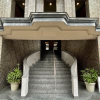 福岡市中央区薬院の賃貸物件/エントランス入り口。住居とは思えない佇まいです。