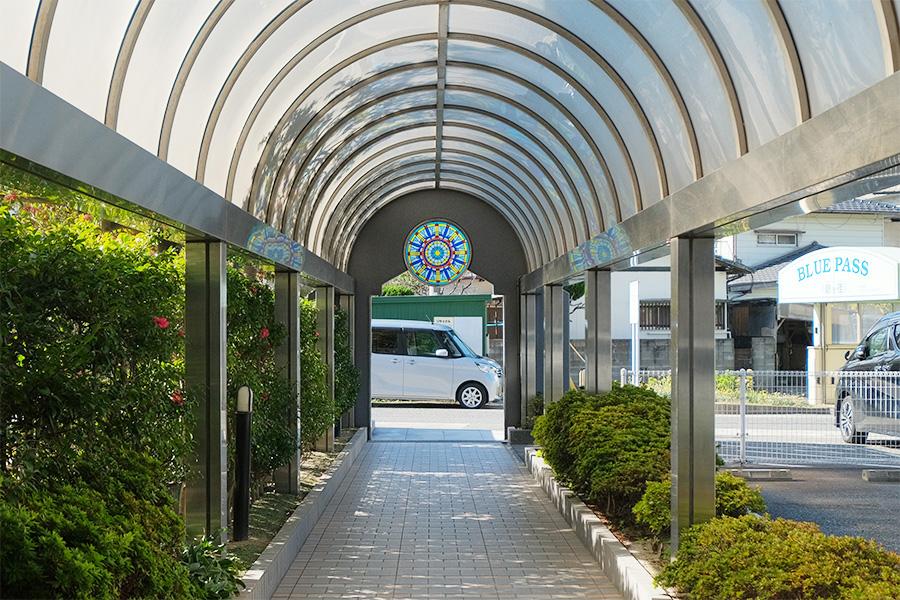 福岡市西区今宿青木の売買物件/エントランスまでのアプローチ。なんだかかわいい。