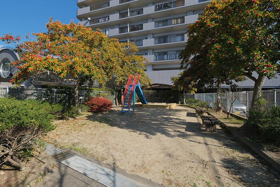 福岡市西区今宿青木の売買物件/敷地内には公園があります。お子様がいると有難いですね。