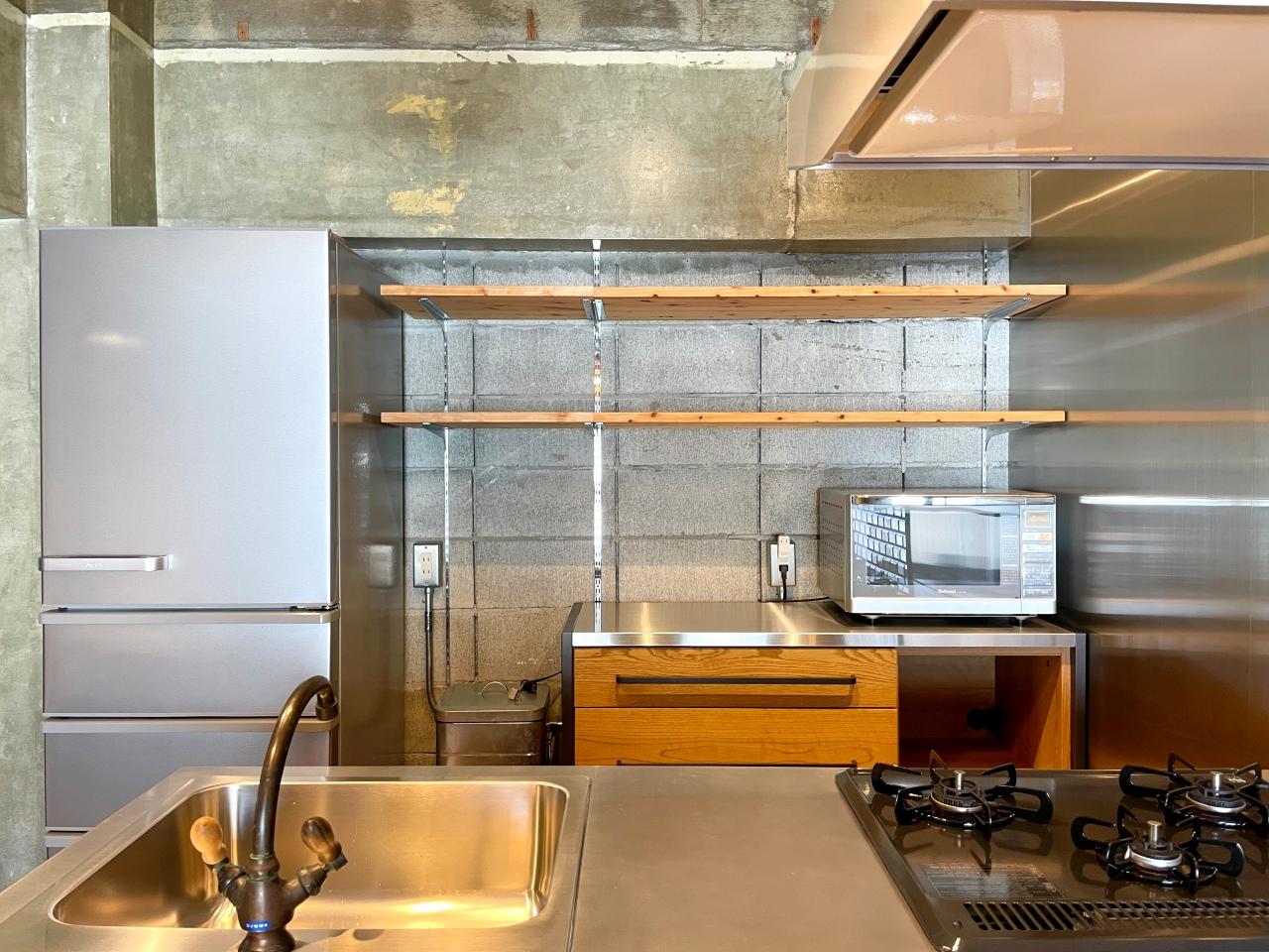 福岡市中央区警固の賃貸物件/キッチン部分もこだわりの風合い