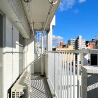 福岡市中央区警固の賃貸物件/バルコニーは一般的なサイズ感