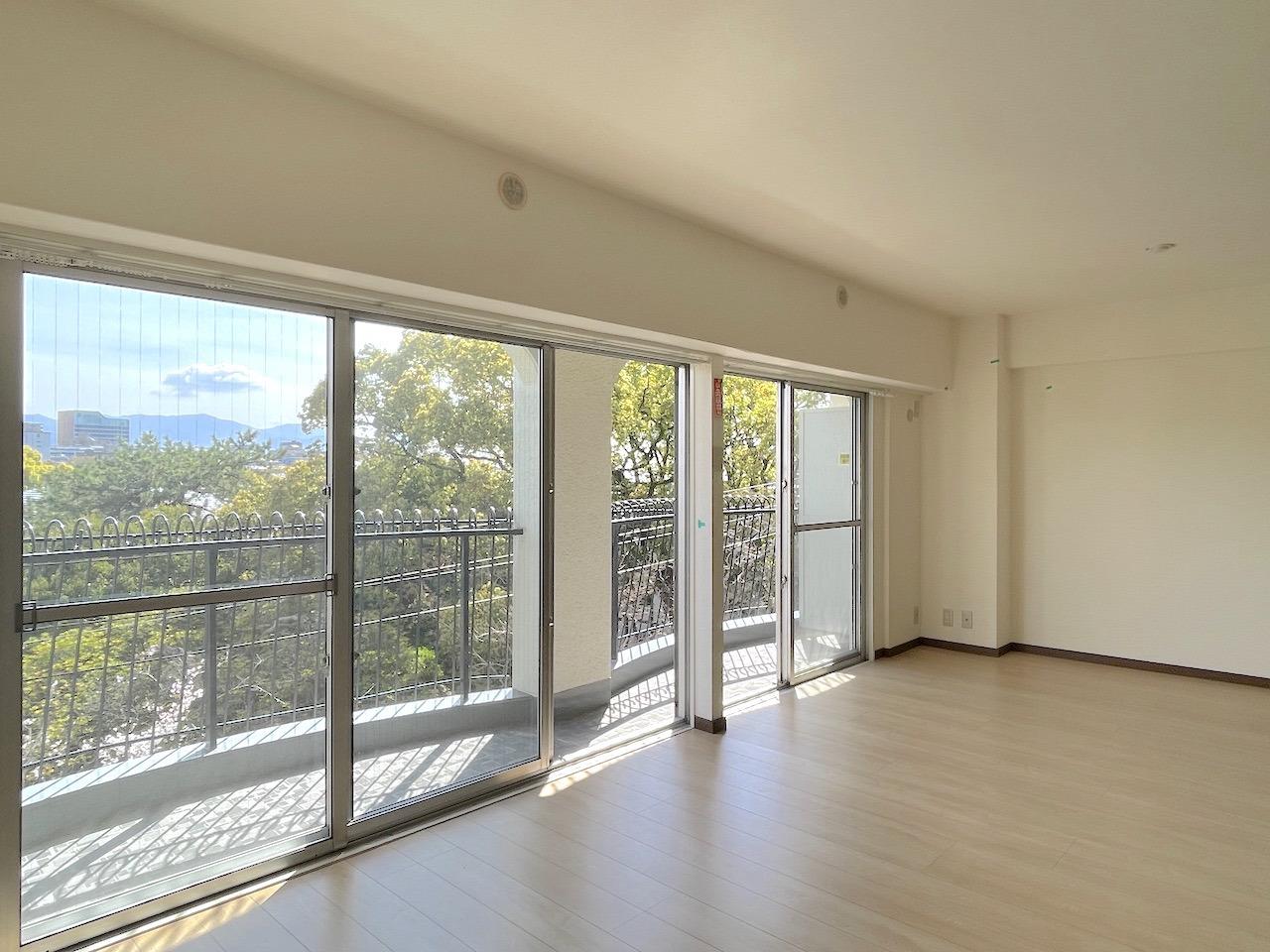 福岡市中央区大濠公園の賃貸物件/南向きで日中明るい室内です。※写真は4階別部屋の写真です。