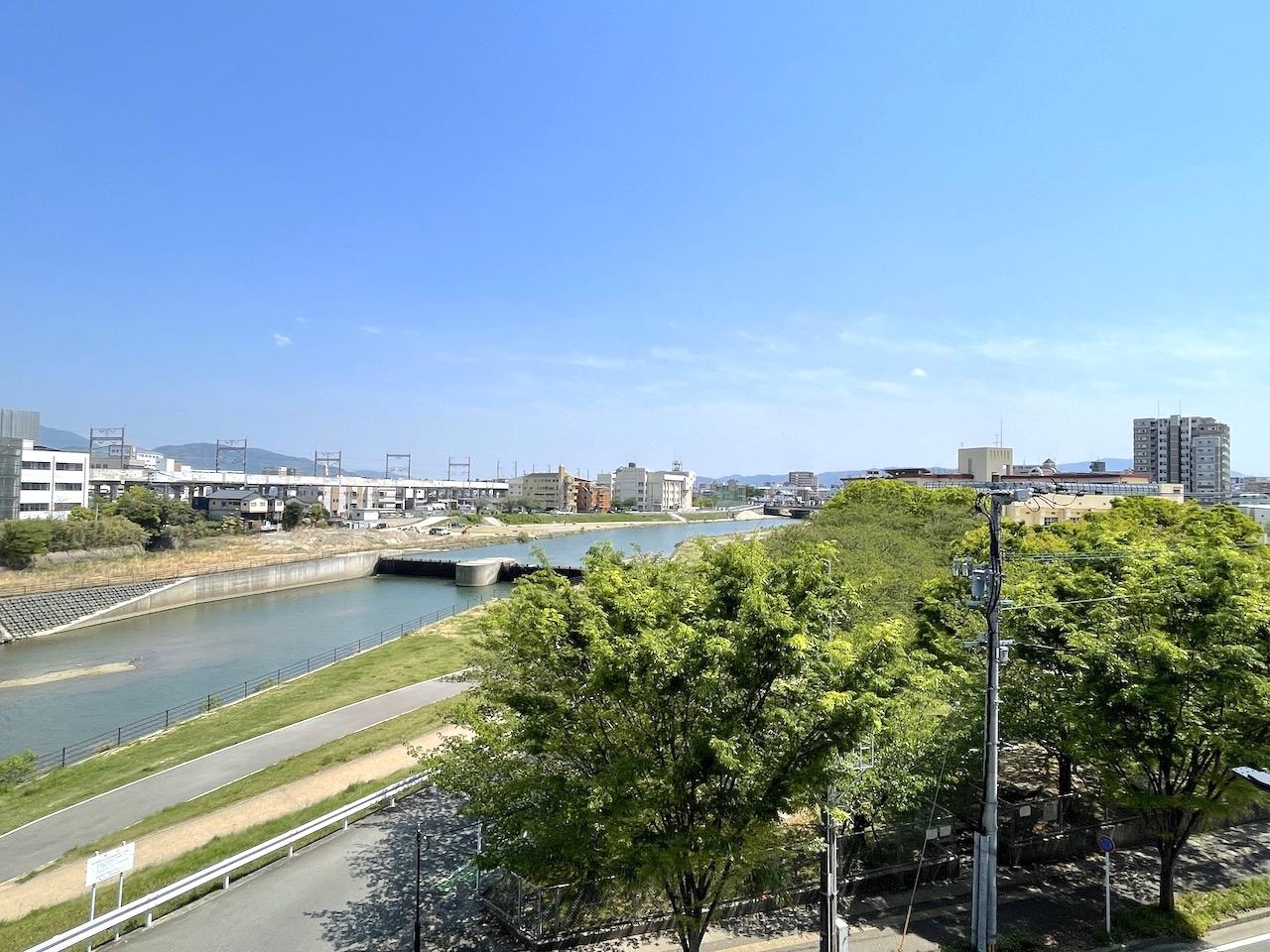 前には塩原公園。春には桜も綺麗とのこと。